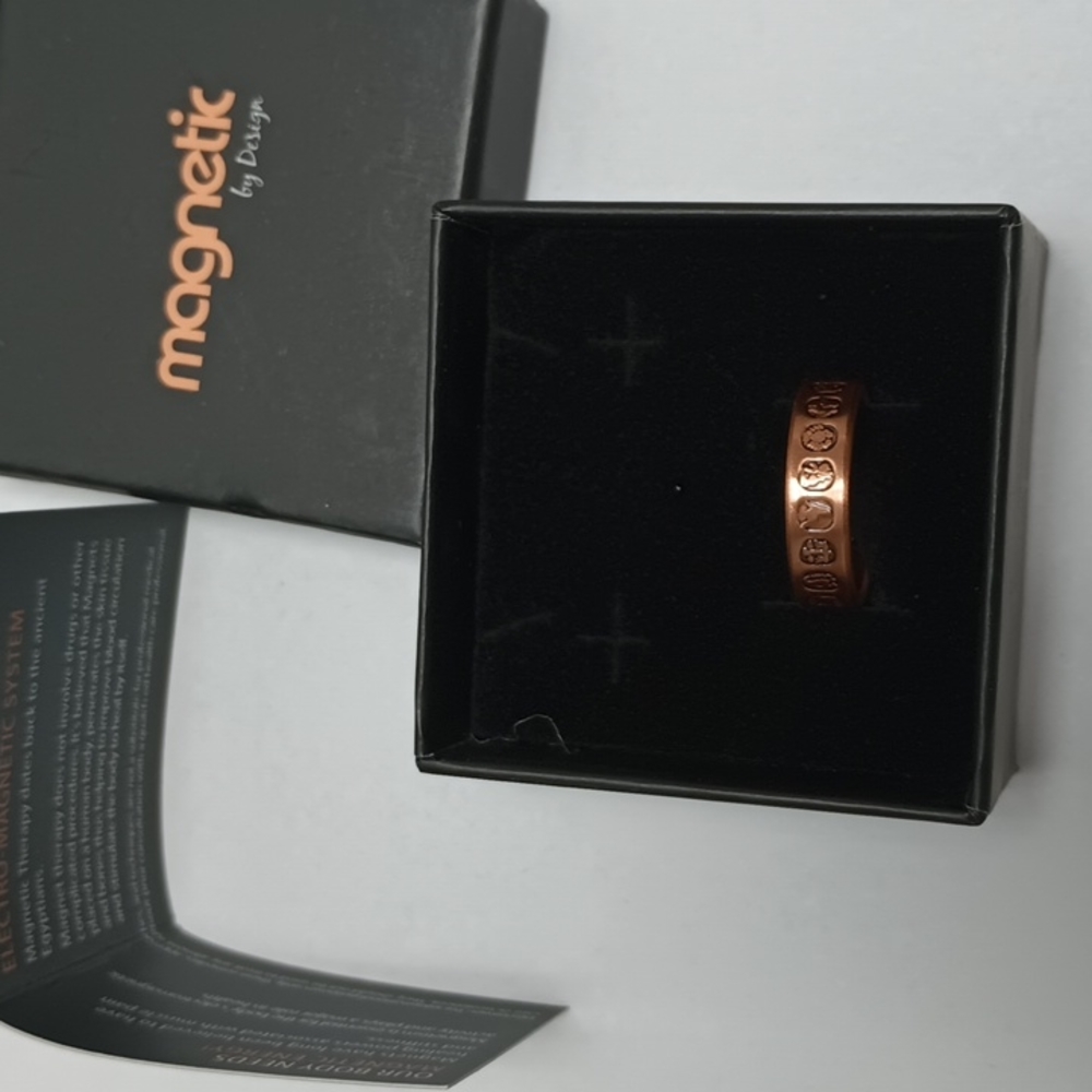 NIB MAGNETIC BY DESIGN ZODIAC SIGN PATTERN RING - Picture 3 of 4